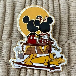 DISNEY *Rare* Mickey, Minnie & Pluto Relaxed Vibes Sun Pin